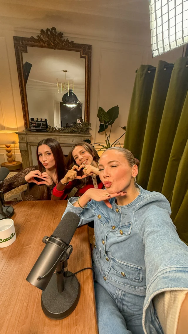 🎙️ Avec @amandinepetitoff et @lenie_v on a parlé de la notoriété soudaine et comment celle ci bouleverse toute une vie …. 🎥

Pression, télé, célébrité: que se passe t’il vraiment? 
L’épisode est dispo sur YouTube et en podcast: Alix Grousset 🔗
Hâte de vous lire ❤️

🎥 @sarah.veys @juliette_leigniel 
🎙️ @jo_la_perche 
🎧 @wavey_soundworks 
👯‍♀️ @florie_bodin @fiona_bochatay