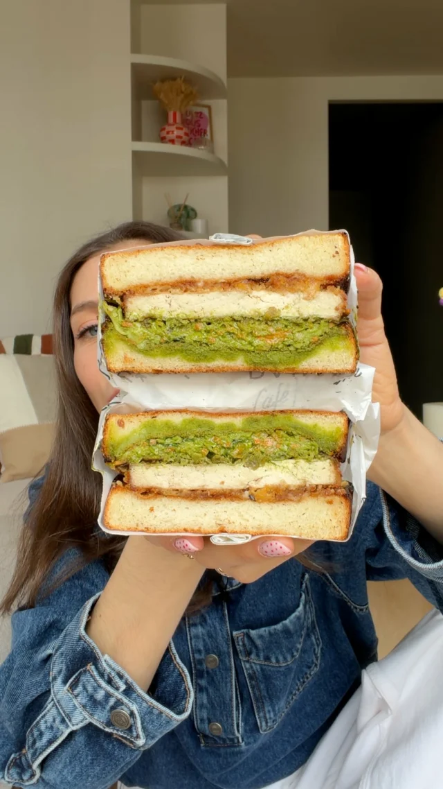 💬 Vous avez quel rapport avec la cuisine / la cuisine végétale? Je trouve ça super intéressant d’en parler et pourquoi pas de mentionner des créateur.rices de contenus food qui vous inspirent! 

Ces dernières années j’ai découvert tellement d’adresses GÉNIALES à Paris, on a effectivement une grande chance pour ça ❤️ Je vous en parle souvent mais j’ai un giga coup de cœur pour les restau @daimant.co et aussi pour leur fondatrice @alicetuyet (une inspiration ++++)
.
Pour info ce Sando et ces madeleines font partie d’une collab végétale @daimant.co X @cafekitsune jusqu’au 1er mars. J’ai reçu ce portage gratuitement, sans obligation de contenus, mais ça me fait TROP plaisir d’en parler car j’ai adoré 🥰 (collaboration non rémunérée).